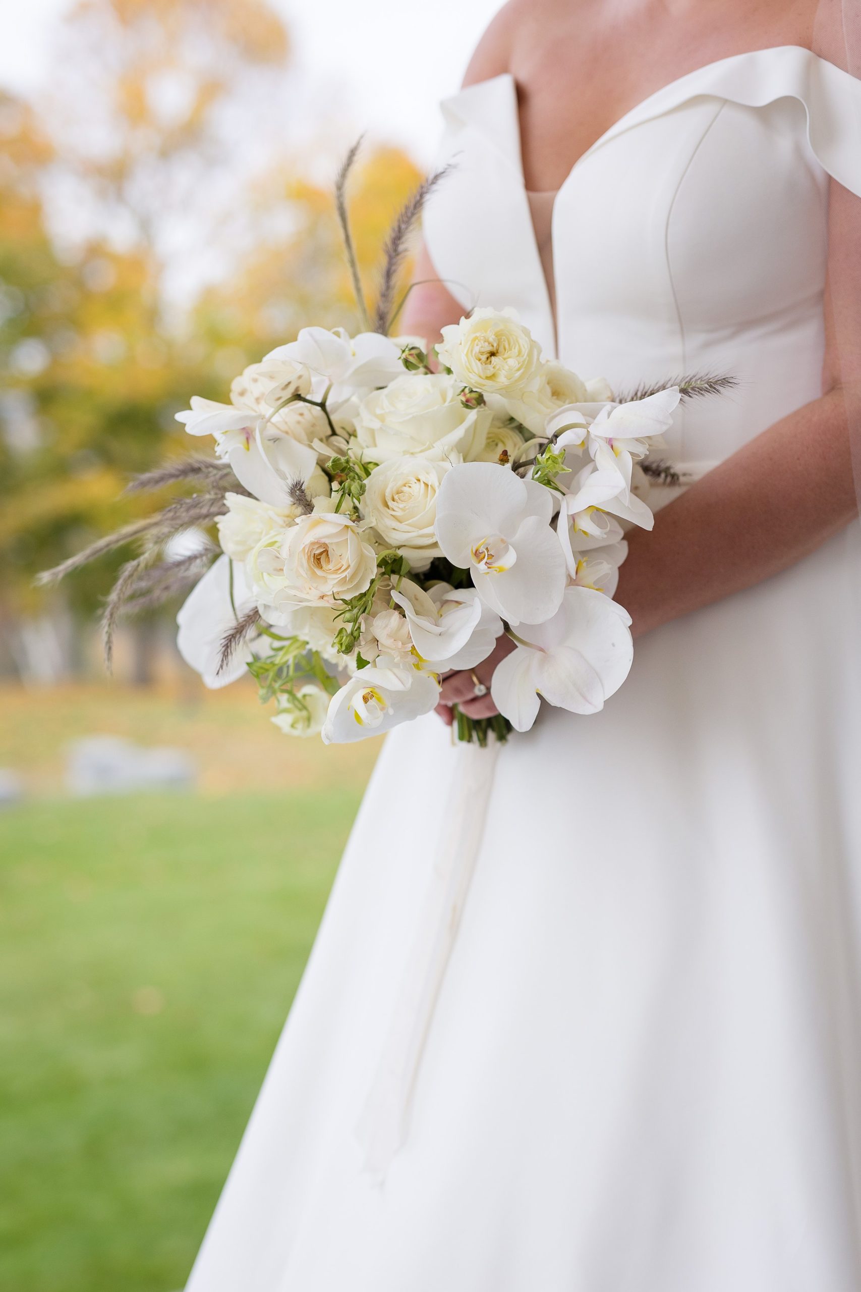 White classic bridal bouquet 