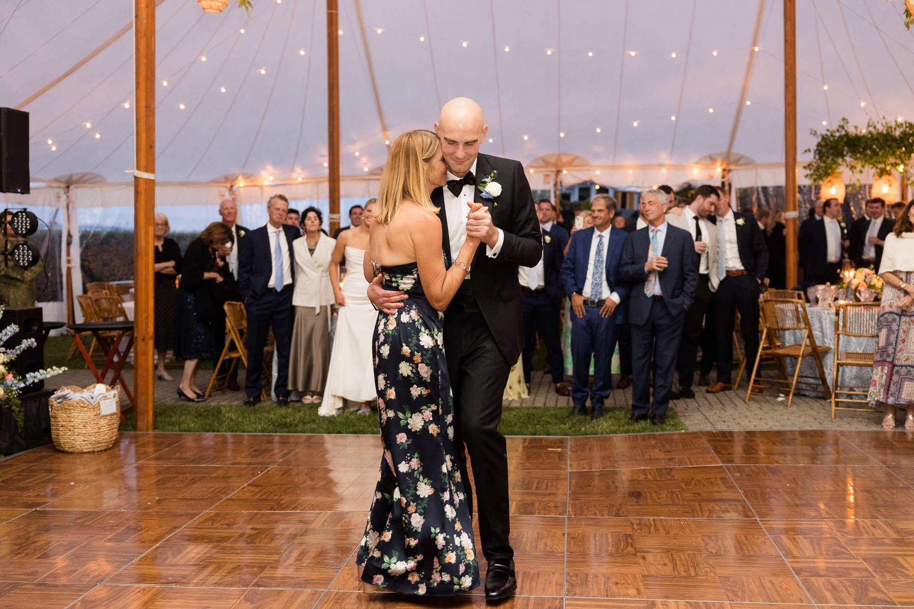 groom dancing with his mother